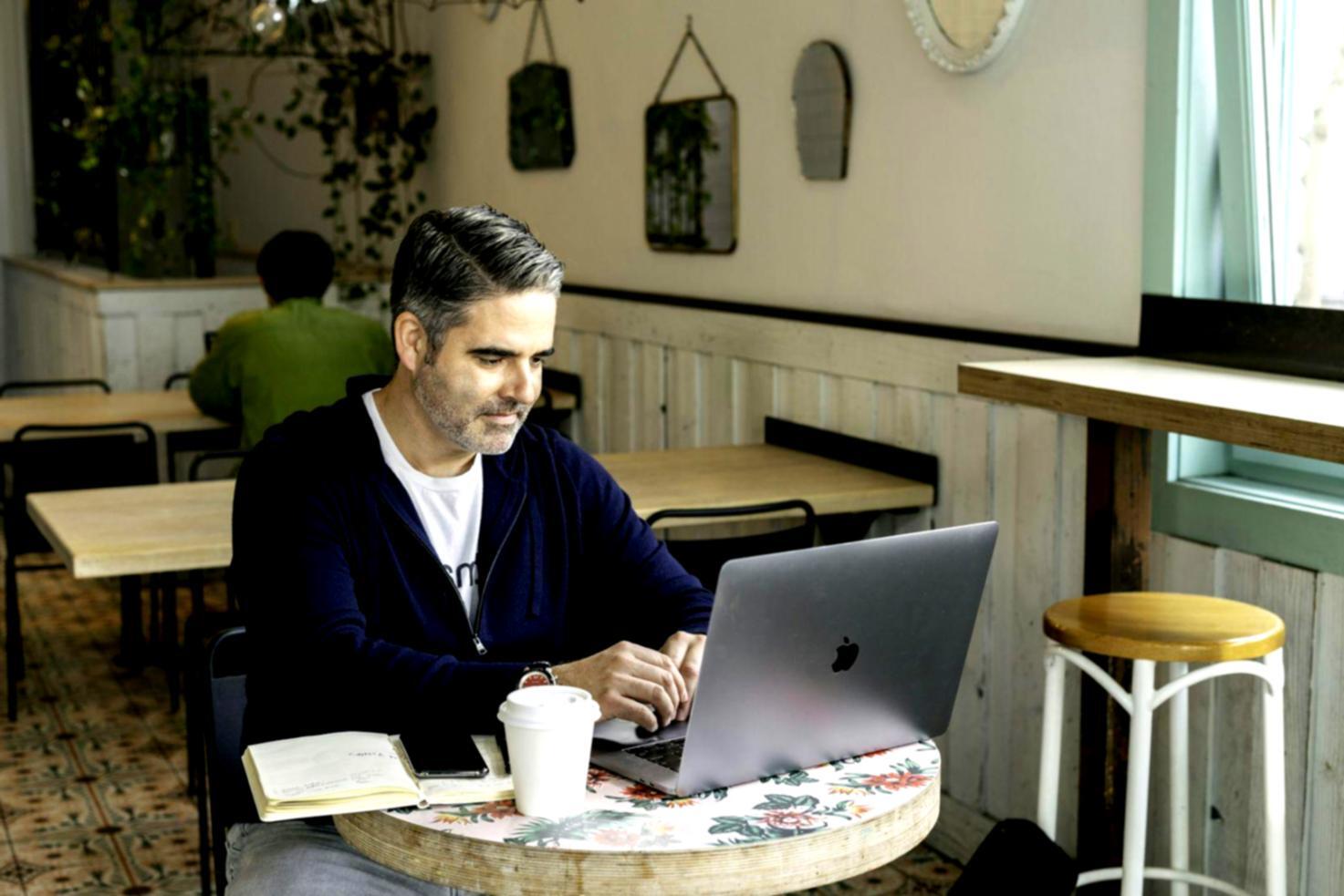 Zusammenarbeit und Austausch in professioneller Lernumgebung